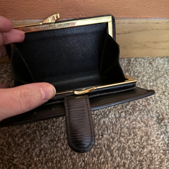 Louis Vuitton Black Textured Wallet - Picture 4 of 12